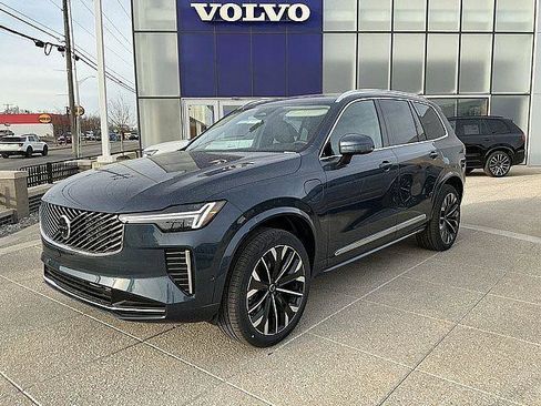 New 2026 Volvo XC90 T8 Plus w/ Protection Package Premier AWD/4WD image 3