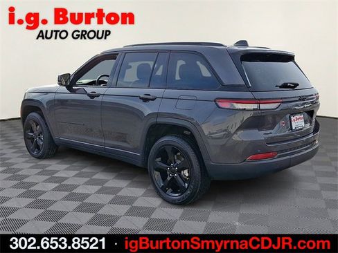 Used 2023 Jeep Grand Cherokee Altitude image 4