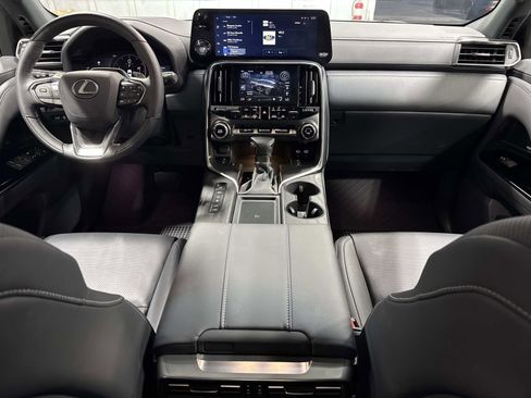 Certified 2025 Lexus LX 700h Luxury image 16