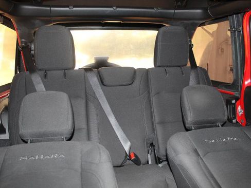 Used 2020 Jeep Wrangler Unlimited Sahara image 16