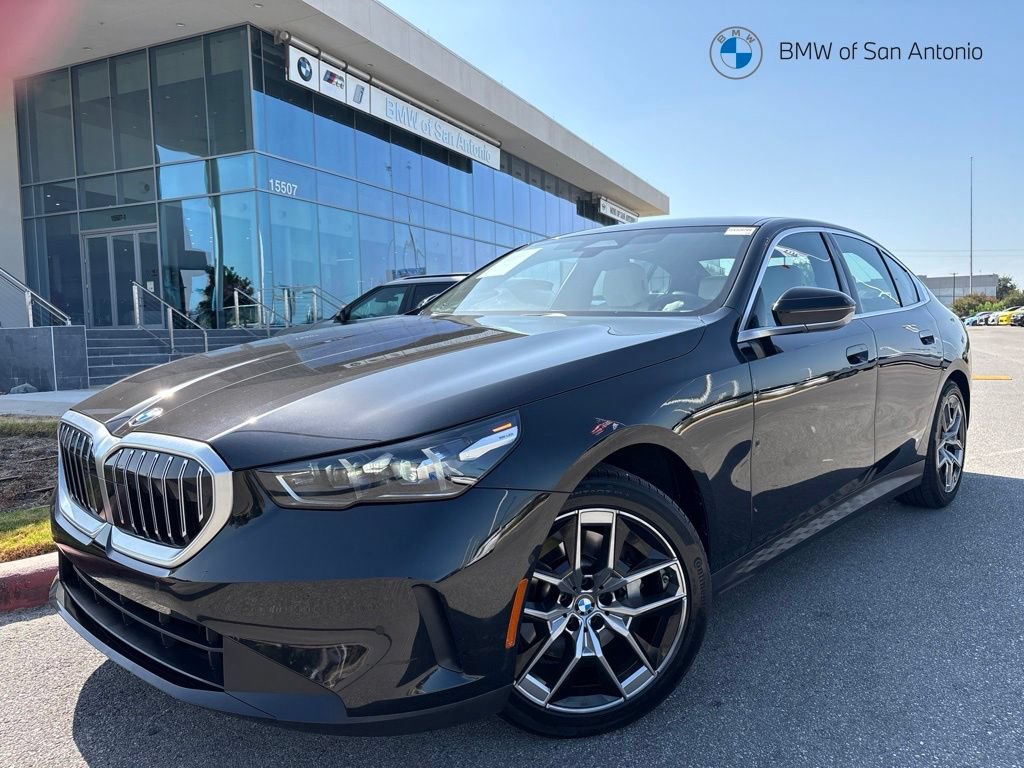 Certified 2026 BMW 530i RWD image 1