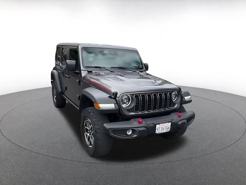 Used 2025 Jeep Wrangler Unlimited Rubicon AWD/4WD image 3