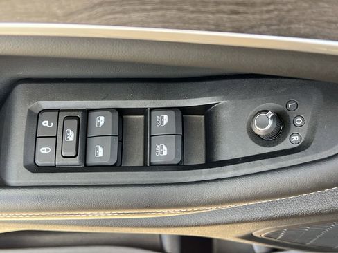 Used 2024 Jeep Grand Cherokee Limited w/ Luxury Tech Group II image 13