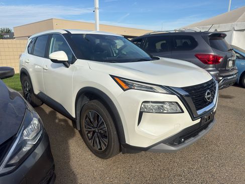 Certified 2023 Nissan Rogue SV FWD image 3