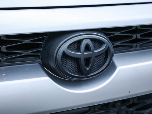 Used 2019 Toyota 4Runner SR5 image 13