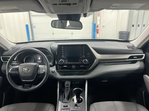 Used 2020 Toyota Highlander L AWD/4WD image 10