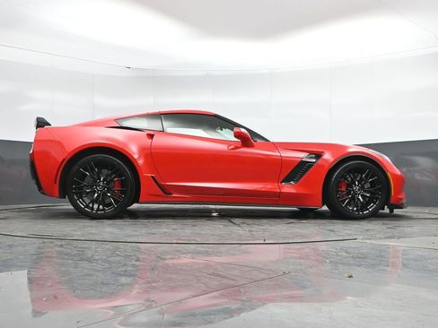Used 2015 Chevrolet Corvette Z06 w/ 3LZ Preferred Equipment Group image 37