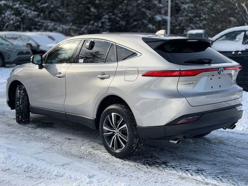 Used 2023 Toyota Venza LE image 3