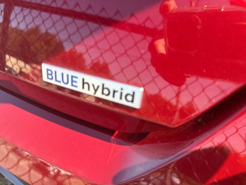 Used 2024 Hyundai Elantra Blue FWD image 8