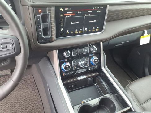 Used 2024 GMC Yukon XL Denali w/ Advanced Technology Package image 33