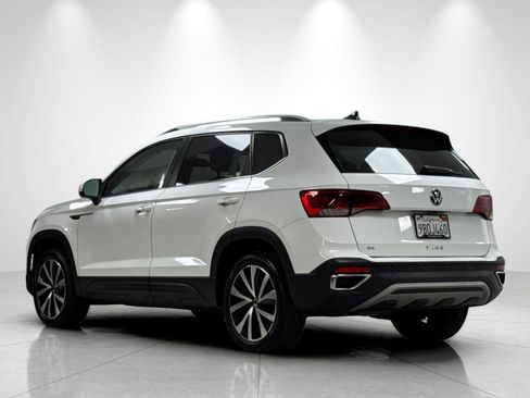 Used 2022 Volkswagen Taos SE FWD image 3