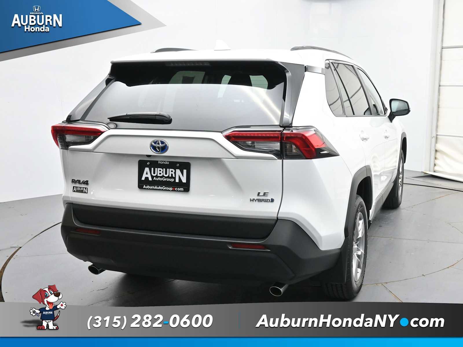 Used 2023 Toyota RAV4 LE AWD/4WD image 4