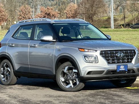 Used 2026 Hyundai Venue SEL FWD image 1