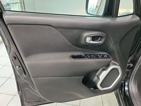 Used 2019 Jeep Renegade Latitude image 40