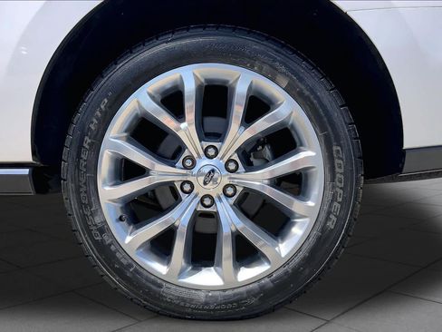 Used 2019 Ford Expedition Limited w/ Equipment Group 302A RWD image 10