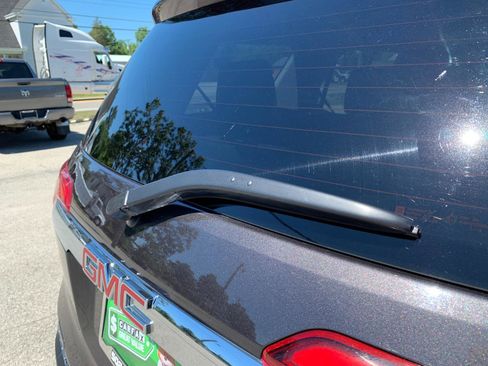 Used 2019 GMC Acadia SLT AWD/4WD image 16