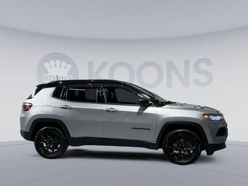 Used 2023 Jeep Compass Altitude w/ Convenience Group image 17