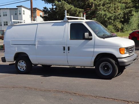 Used 2006 Ford E-250 and Econoline 250 RWD image 2