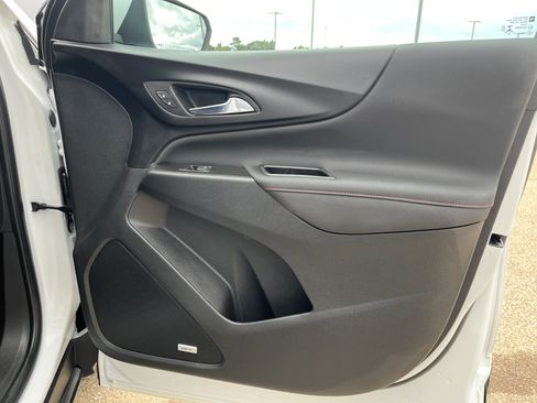 Used 2022 Chevrolet Equinox RS w/ RS Leather Package FWD image 22