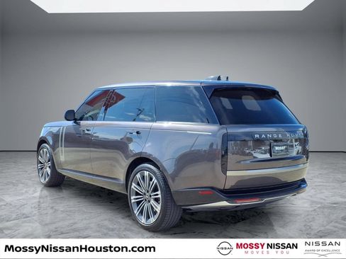 Used 2022 Land Rover Range Rover Long Wheelbase SE AWD/4WD image 2