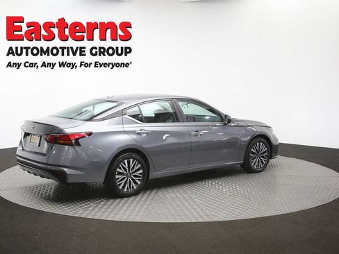 Used 2025 Nissan Altima 2.5 SV FWD image 41