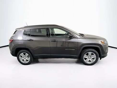 Used 2022 Jeep Compass Latitude w/ Convenience Group AWD/4WD image 4
