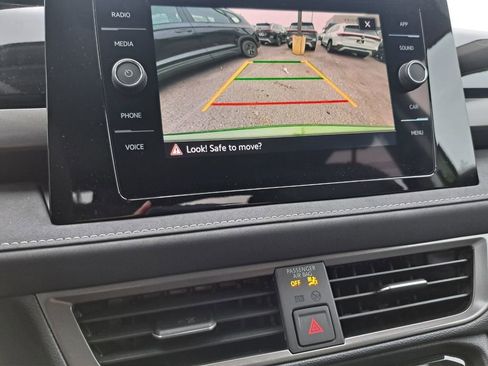 New 2026 Volkswagen Taos SE image 11