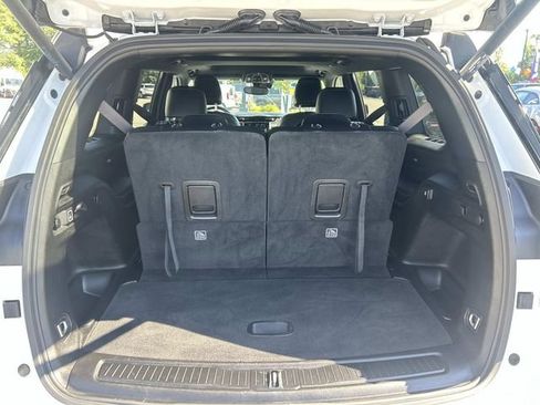 Used 2023 Jeep Grand Cherokee L Altitude AWD/4WD image 11