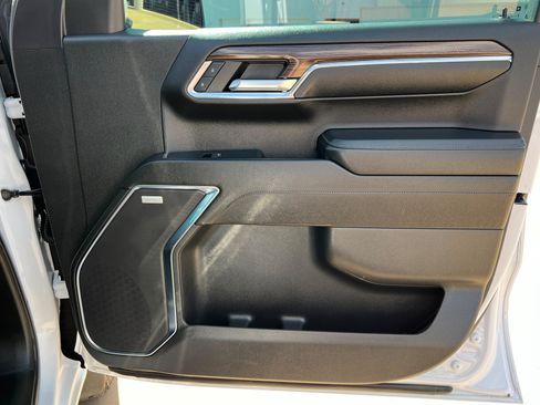 Used 2024 Chevrolet Silverado 1500 LT Trail Boss w/ LT Trail Boss Premium Package AWD/4WD image 23