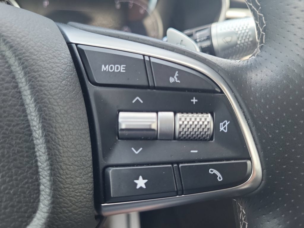 Used 2026 Genesis G70 2.5T RWD image 19