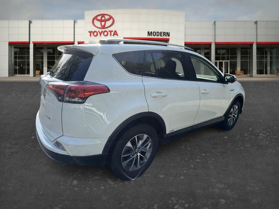 Used 2018 Toyota RAV4 LE AWD/4WD image 11