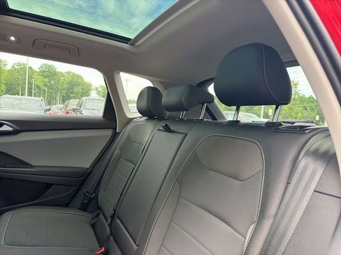 Used 2024 Volkswagen Taos SE w/ Panoramic Sunroof Package FWD image 15