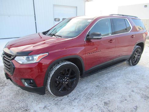 Used 2020 Chevrolet Traverse LT w/ LPO, Blackout Package image 1