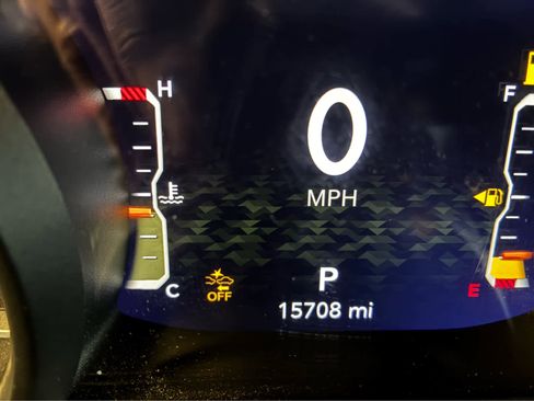 Used 2024 Jeep Gladiator Mojave w/ Technology Group image 20