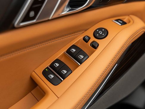 Used 2026 BMW X5 sDrive40i w/ M Sport Package image 17