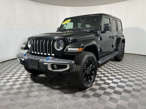Used 2023 Jeep Wrangler Unlimited Sahara w/ Cold Weather Group AWD/4WD image 4