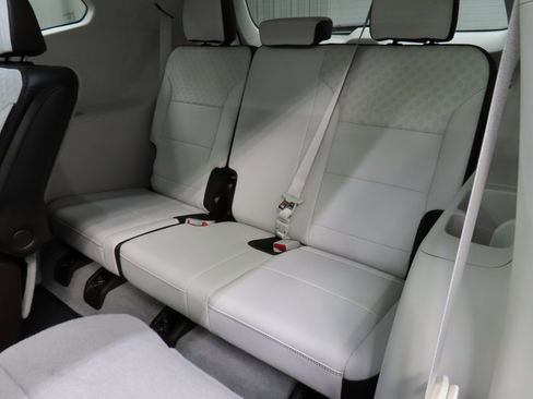 Used 2025 GMC Acadia Denali image 12