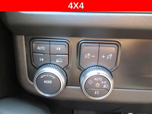 Certified 2023 GMC Yukon XL SLT AWD/4WD image 33