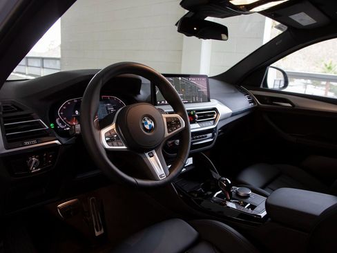 Certified 2025 BMW X4 xDrive30i image 15