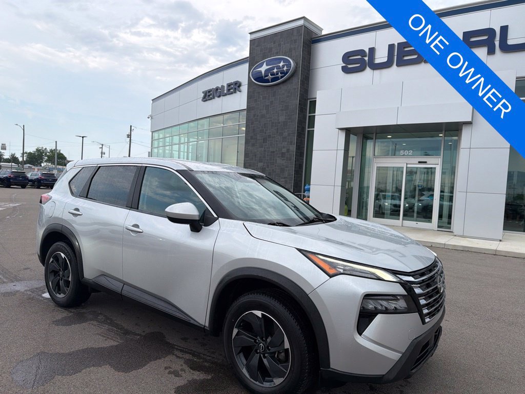 Used 2024 Nissan Rogue SV AWD/4WD image 1