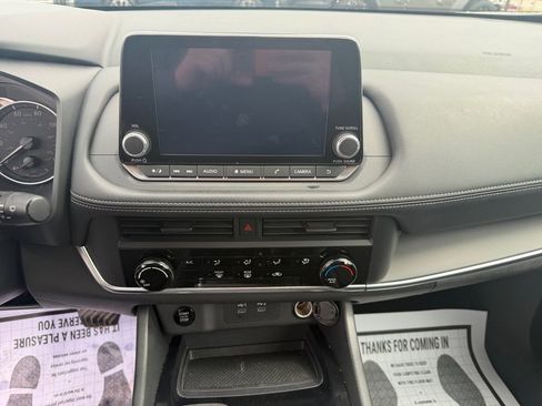 Used 2024 Nissan Rogue S image 27