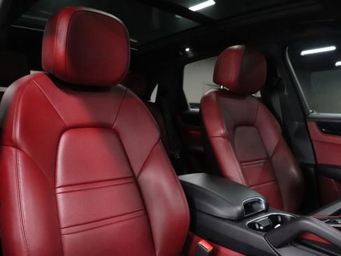 Used 2022 Porsche Cayenne Platinum Edition AWD/4WD image 25