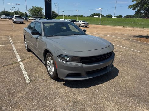Used 2023 Dodge Charger SXT RWD image 3