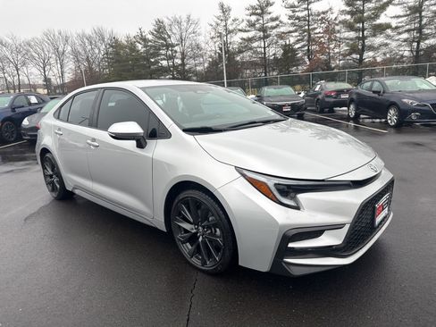 Used 2024 Toyota Corolla SE image 3