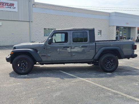 Used 2021 Jeep Gladiator Sport image 7