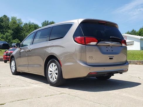 Used 2018 Chrysler Pacifica Touring Plus FWD image 5