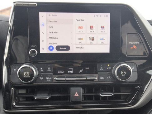 Used 2023 Toyota Highlander XLE AWD/4WD image 21