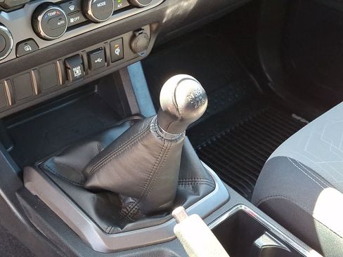 Certified 2021 Toyota Tacoma TRD Off-Road AWD/4WD image 18