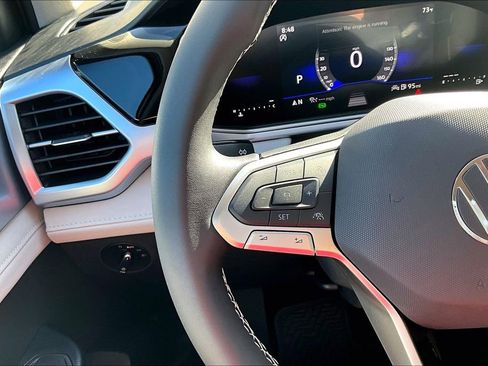 New 2026 Volkswagen Taos SE FWD image 24