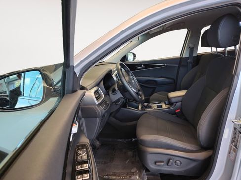 Used 2019 Kia Sorento S FWD image 23